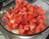 Une image de l'étape 7 de Salade de pastèque et melon vert au jus de cerises.