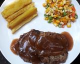 Foto langkah ke 7 dari resep Beef Patty Steak with Black Pepper Sauce 🥘.