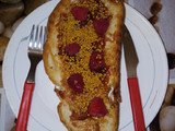Tostada con mermelada de higos, polen y frutos rojos, remedio medicinal