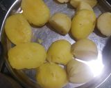 A picture of step 5 of Ragda patties.