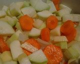Foto del paso 1 de la receta: Crema de verduras, soja texturizada, cilantro y perejil enriquecida con Agua de Mar