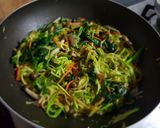 Foto langkah ke 3 dari resep Keto Zoodle (Zucchini Noodle).