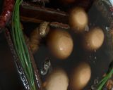 Hình bước làm 2 của món Trứng gà nấu thảo mộc
