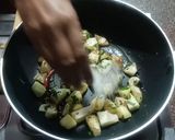 A picture of step 3 of Khatti meethi Aam aloo ki sabji.