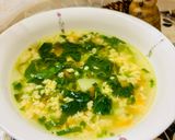 A picture of step 7 of Egg soup with spinach and wild garlic.