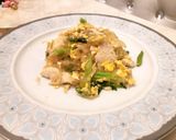 รูปขั้นตอนการทำที่ 6 ของ ผัดซีอิ๊วอกไก่เส้นเล็ก(จะว่าคลีนก็ได้)