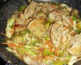 Foto del paso 7 de la receta: Muslo de pollo deshuesado con vegetales