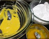 A picture of step 2 of Mango cheesecake parfait.
