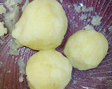 Foto del paso 3 de la receta: Bomba de patata rellena, con suquet de langostinos
