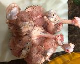 Foto del paso 2 de la receta Jamoncitos de alas de pollo al limón con corazones rotos de alcachofa y pimiento asado