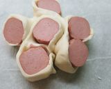 Foto del paso 6 de la receta: Bollo de hojaldre con frankfurt y queso