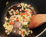 Foto del paso 1 de la receta: Empanadas de queso, fiambres y verduras