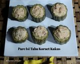 Foto langkah ke 5 dari resep Pare Isi Tahu Kornet Kukus.