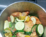 Foto del paso 5 de la receta: Pollo en salsa con verduras, manzanas y nueces