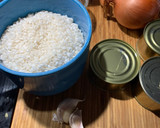 Foto del paso 1 de la receta: Arroz con calamares en su tinta de lata