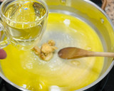 Foto del paso 2 de la receta: Rape con almejas en salsa verde 🍀 🥃 🧄 🪺 🍀 🎁