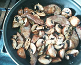 Foto del paso 3 de la receta: Hígado de lechal con setas
