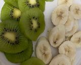 Foto langkah ke 2 dari resep Toast Choco Crunchy Mede With Banana Kiwi.