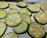 Foto del paso 1 de la receta: Berenjenas con salsa y queso
