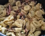 Une image de l'étape 2 de Tortellinis crémeux aux lardons et champignons au Cookeo infinity 😃.
