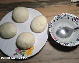 A picture of step 3 of Rumali Roti.