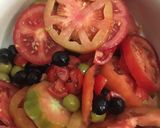 Foto del passaggio 2 della ricetta Branzino e gallinella su pane carasau e letto di pomodori, olive e basilico
