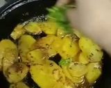 A picture of step 4 of Masala potatoes slices.