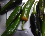 हरी मिर्च और बेसन के टिपोरे (hari mirch aur besan ke tipore recipe in Hindi) रेसिपी चरण 1 फोटो
