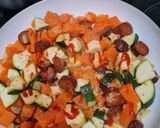 Édesburgonyás cukkinis ragu szejtán Chorizoval (vegán) recept fázis 4 fotója