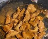 A picture of step 2 of Macaroni beef -stir fry.