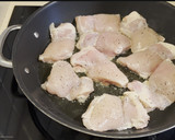 Foto del paso 1 de la receta: Contramuslos de pollo al cava