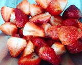 A picture of step 1 of Orange Strawberry Smoothie.