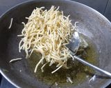 A picture of step 3 of Chinese Bhel.