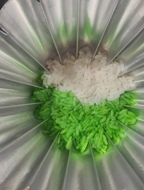 Langkah-langkah untuk membuat Cara bikin Nasi Kuning magic com (Warna warni untuk tumpeng)