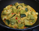 Foto del paso 4 de la receta: Curry de romanescu y calabacín