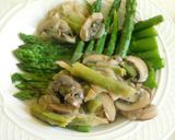 A picture of step 3 of Cream of mushrooms with asparagus.