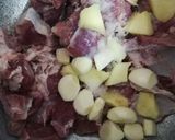 A picture of step 1 of Mutton yaqni pulao.
