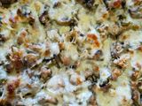 Pizza de hojaldre de verduras y pollo asado