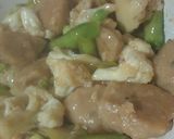 Foto langkah ke 4 dari resep Cah bakso bunga kol.