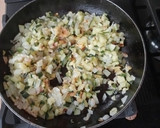 Foto del paso 2 de la receta: Tortitas de patata, calabacín y cebolla