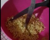 Foto langkah ke 2 dari resep Bola-Bola mie keju.