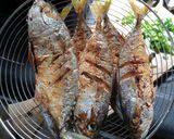 Foto langkah ke 2 dari resep Ikan goreng saus asam gurih.