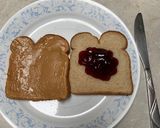 A picture of step 3 of Peanut butter and Jelly.