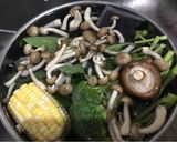 รูปขั้นตอนการทำที่ 1 ของ ราดหน้าเต้าหู้งาดำ เน้นผัก (เจ)🌽🥬🥦🥕 กินเจแบบสุขภาพดี