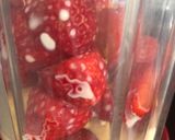 A picture of step 1 of Strawberry milkshake - vegan.