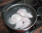 Foto del paso 1 de la receta: Pollo cocido y embarrado al horno con papas asadas