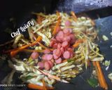 Foto del paso 7 de la receta: Repollo salteado con huevo y salchichas... LuisFy