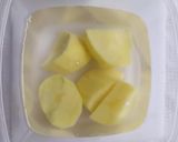 Foto del paso 2 de la receta: Judías pintas con manitas y rabo