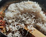 A picture of step 4 of Mix vegetables Maggi noodles Frankie roll.