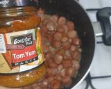 A picture of step 4 of Tum yum Sausages rice.